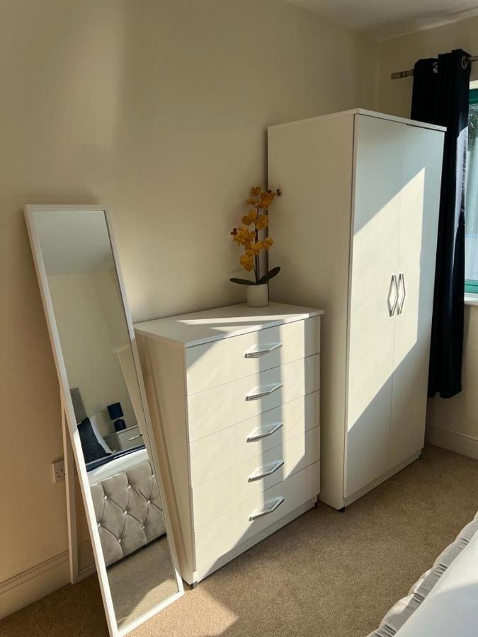 Apartment With Free Onsite Parking *