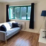 Cambridge Apartment With Free Onsite Parking
